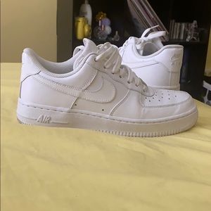 HARDLY WORN NIKE AIR FORCE 1